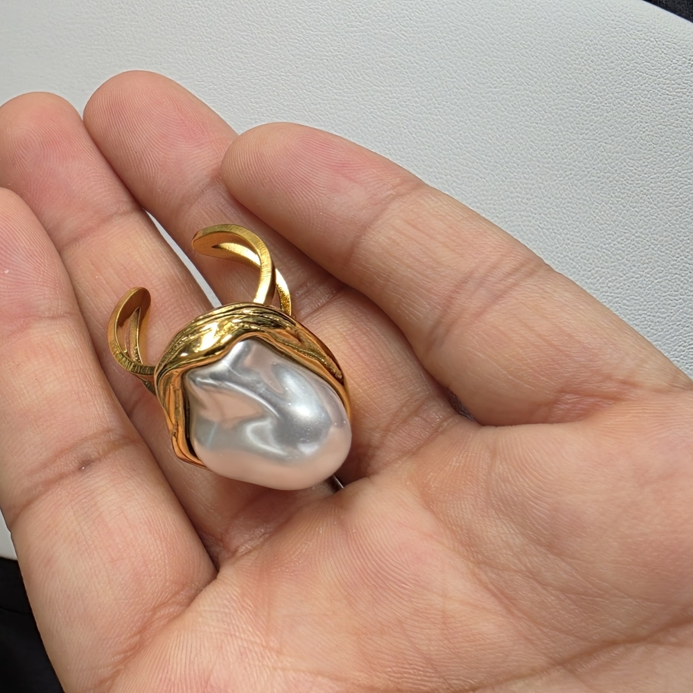 Elegant Gold and Silver Pearl Ring
